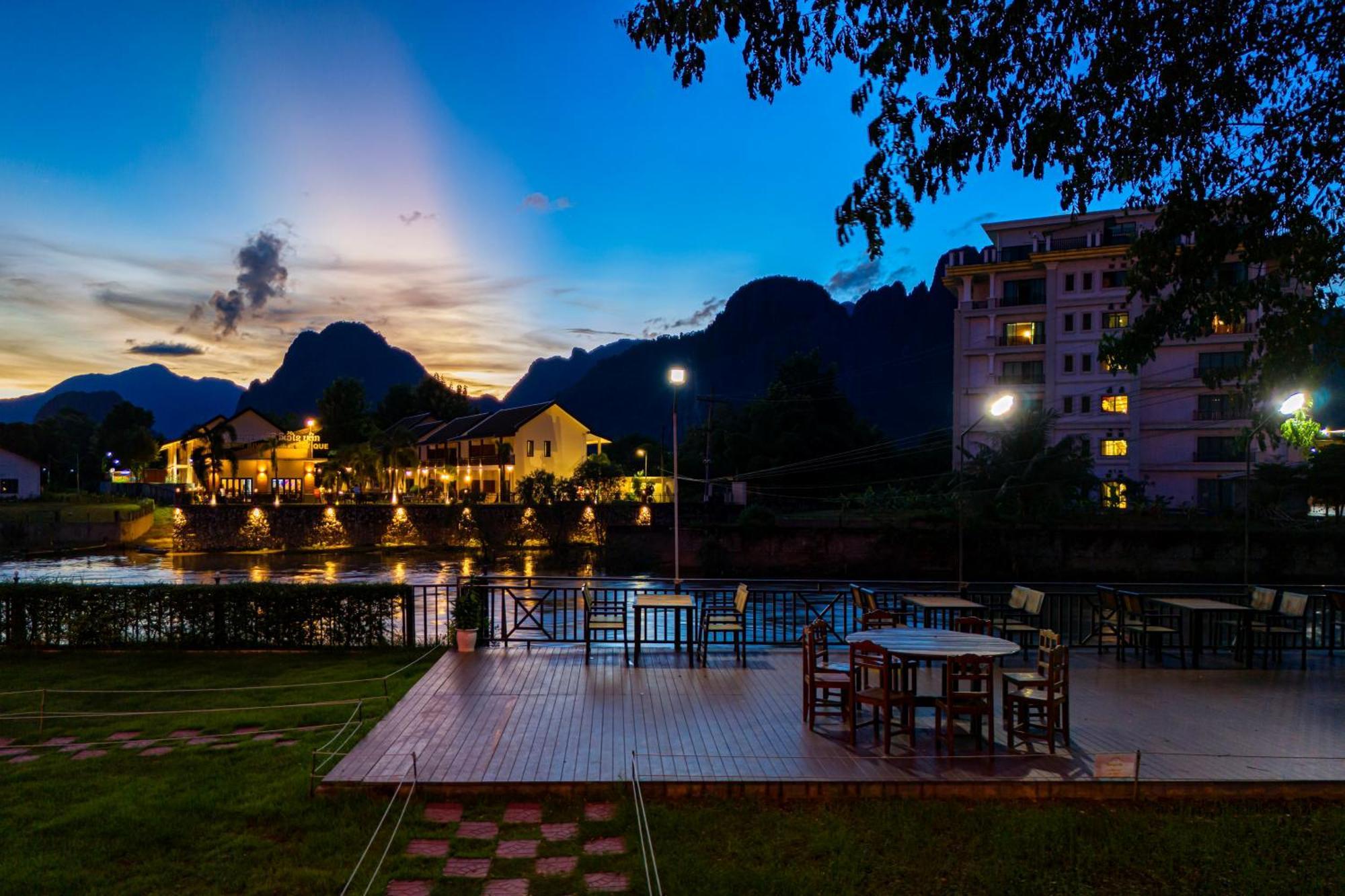 Lisha The Grand Riverside Hotel Vang Vieng Exterior foto