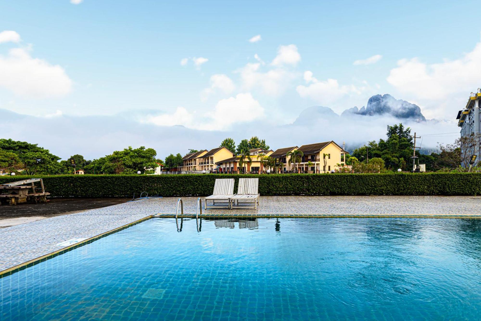 Lisha The Grand Riverside Hotel Vang Vieng Exterior foto