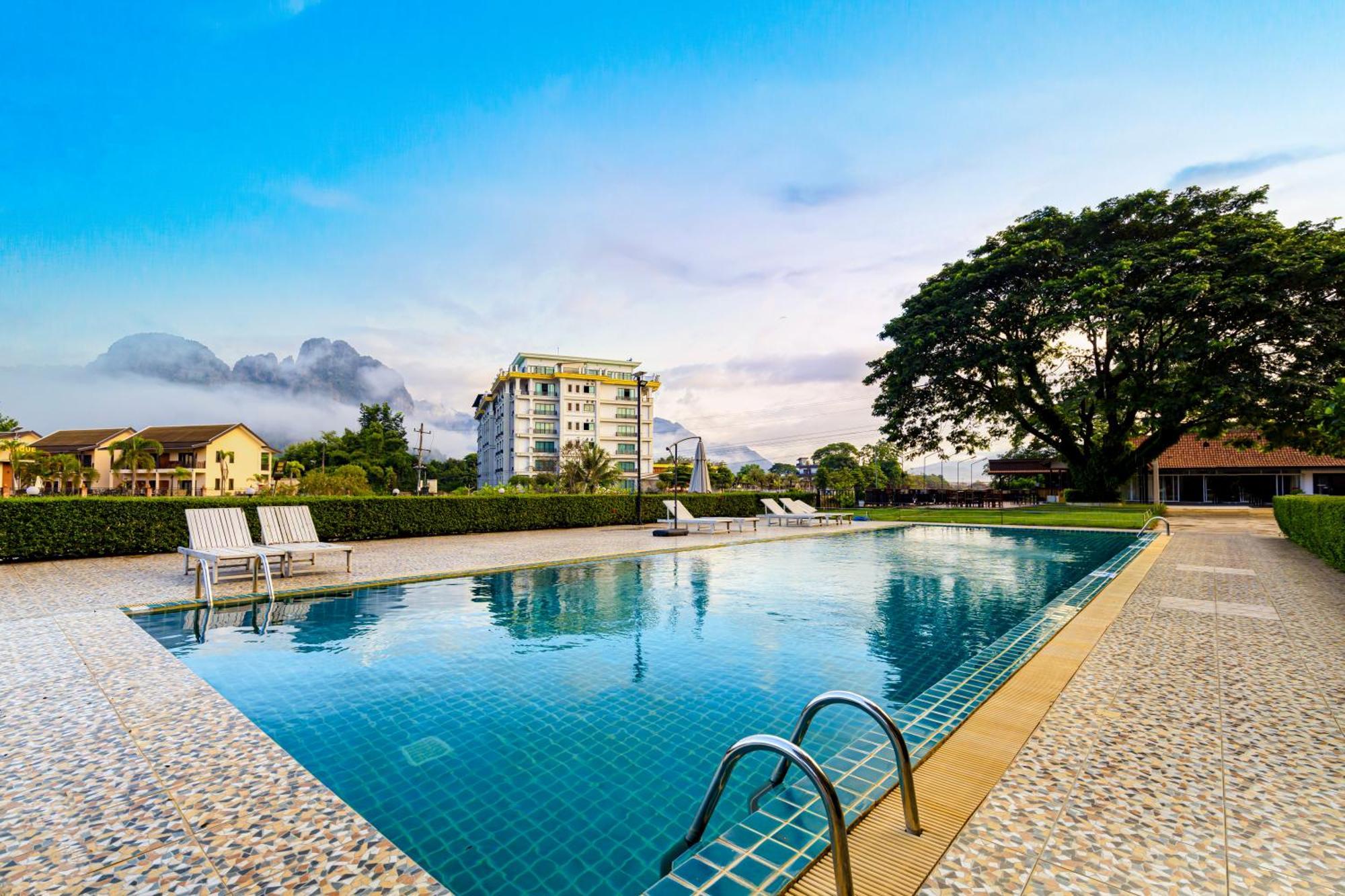 Lisha The Grand Riverside Hotel Vang Vieng Exterior foto