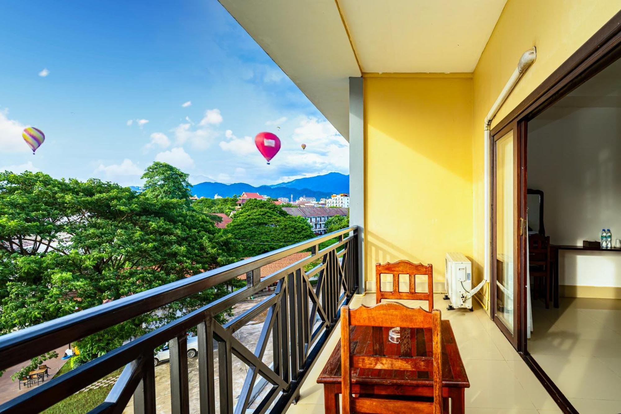 Lisha The Grand Riverside Hotel Vang Vieng Exterior foto